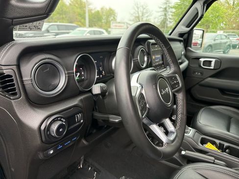 Used 2023 Jeep Wrangler Unlimited Sahara w/ Cold Weather Group AWD/4WD image 21