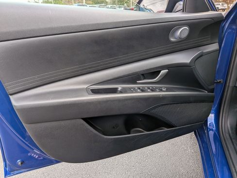 Used 2021 Hyundai Elantra SEL image 11