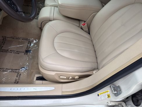 Used 2011 Buick Lucerne CXL FWD image 15