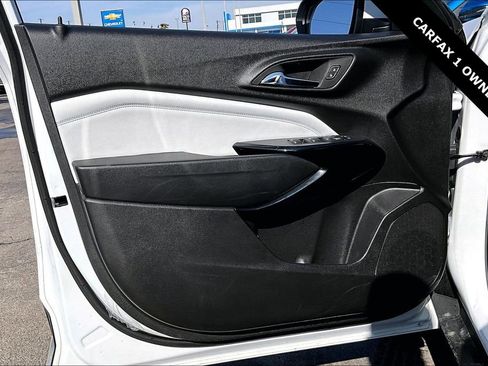 Used 2025 Chevrolet Trax LT w/ LT Convenience Package image 19