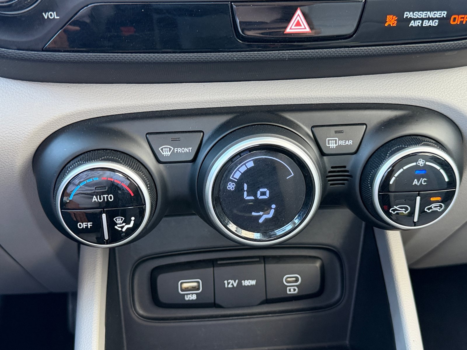 Used 2025 Hyundai Venue SEL FWD image 26