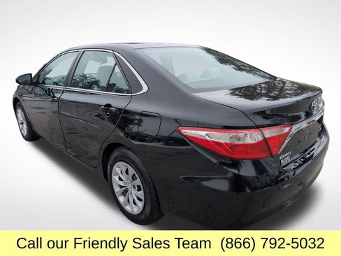 Used 2016 Toyota Camry LE image 3