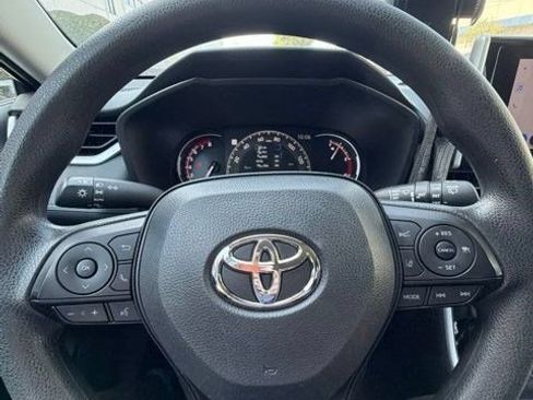 Used 2025 Toyota RAV4 XLE AWD/4WD image 4