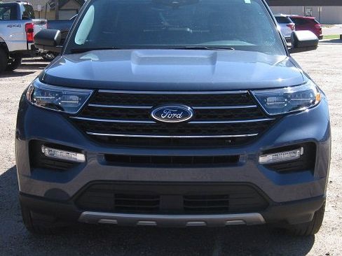 Used 2021 Ford Explorer XLT w/ Equipment Group 202A image 8