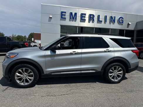 Used 2023 Ford Explorer XLT w/ Equipment Group 202A AWD/4WD image 12