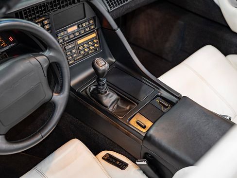 Used 1992 Chevrolet Corvette Convertible RWD image 12