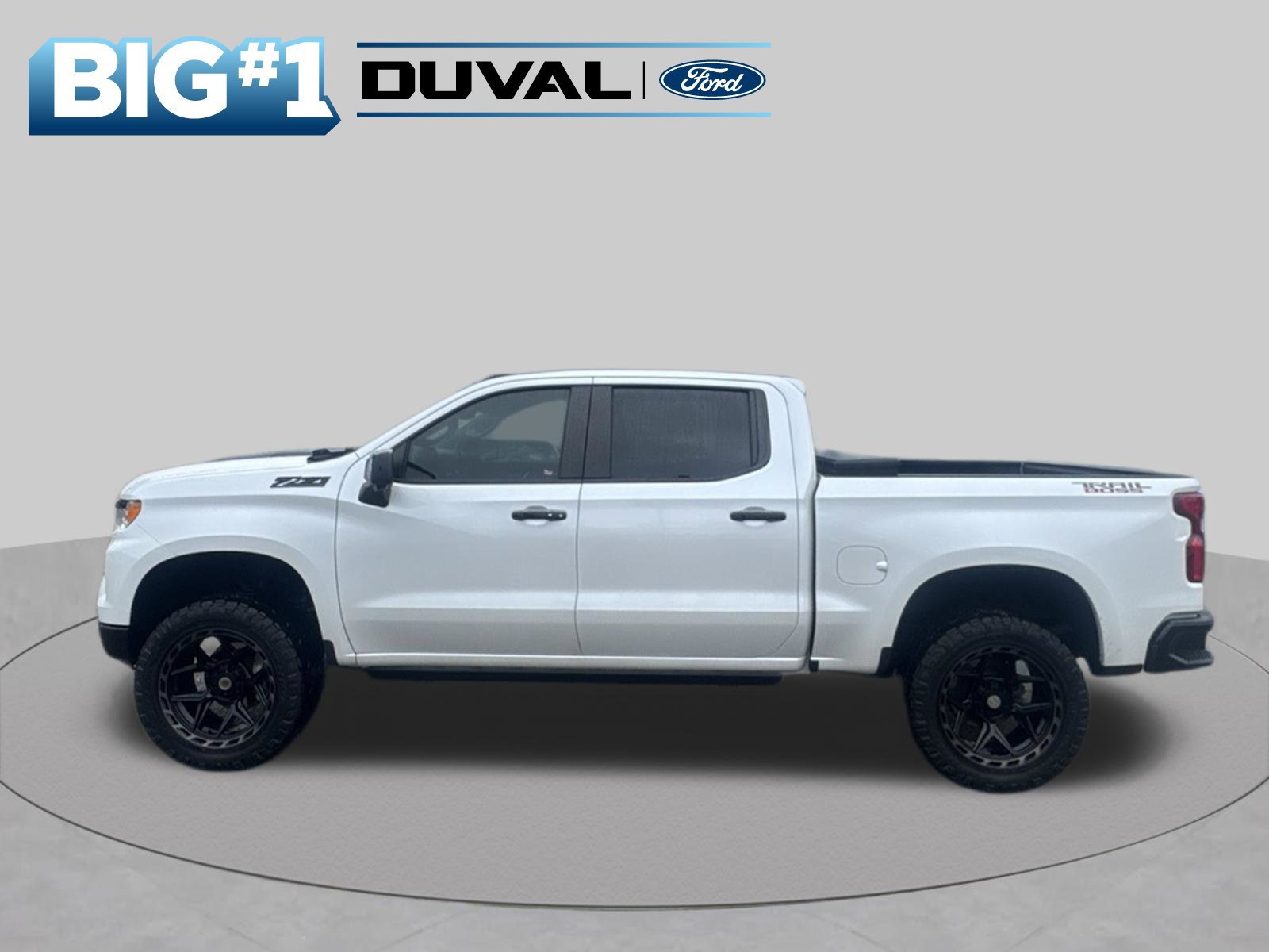 Used 2024 Chevrolet Silverado 1500 LT Trail Boss w/ LT Trail Boss Premium Package AWD/4WD image 6