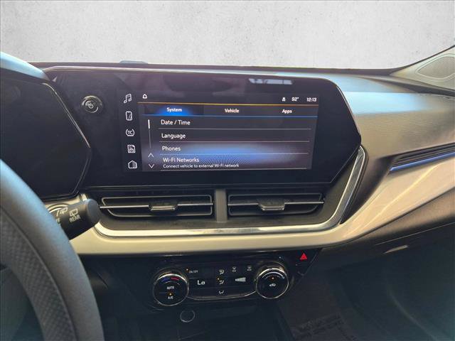 Used 2025 Chevrolet Trax LT FWD image 19