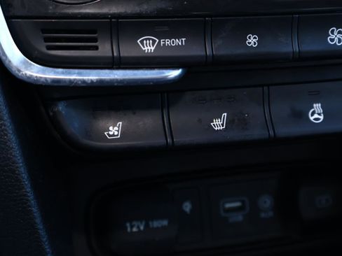 Used 2020 Hyundai Santa Fe Limited image 28