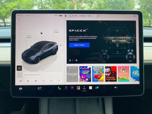 Used 2024 Tesla Model Y Long Range AWD/4WD image 29