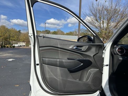 Certified 2026 Chevrolet Trax RS w/ Sunroof Package image 46