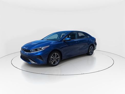 Used 2023 Kia Forte LXS FWD image 4