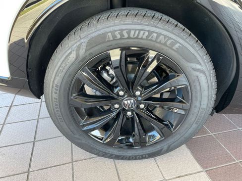 Used 2025 Buick Envista Sport Touring image 29