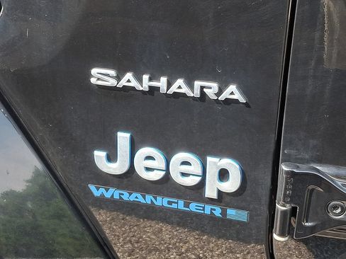 Used 2023 Jeep Wrangler Unlimited Sahara AWD/4WD image 10