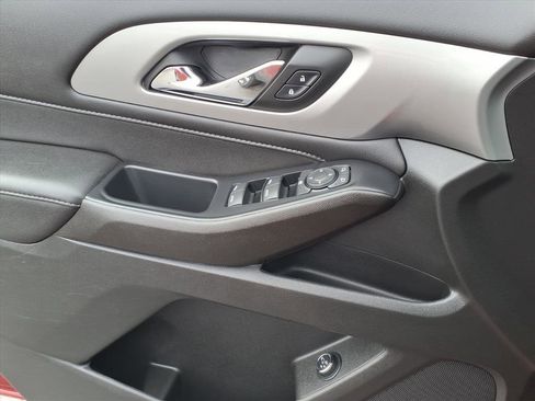 Used 2022 Chevrolet Traverse LT image 16