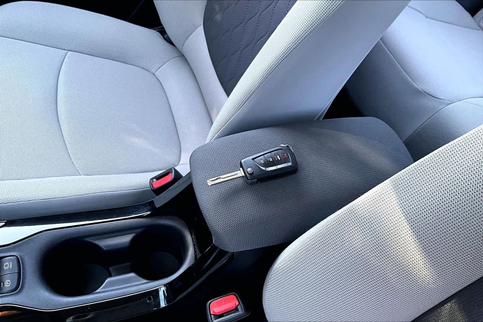 Used 2022 Toyota Corolla LE w/ Carpet Mat Package (TMS) FWD image 14