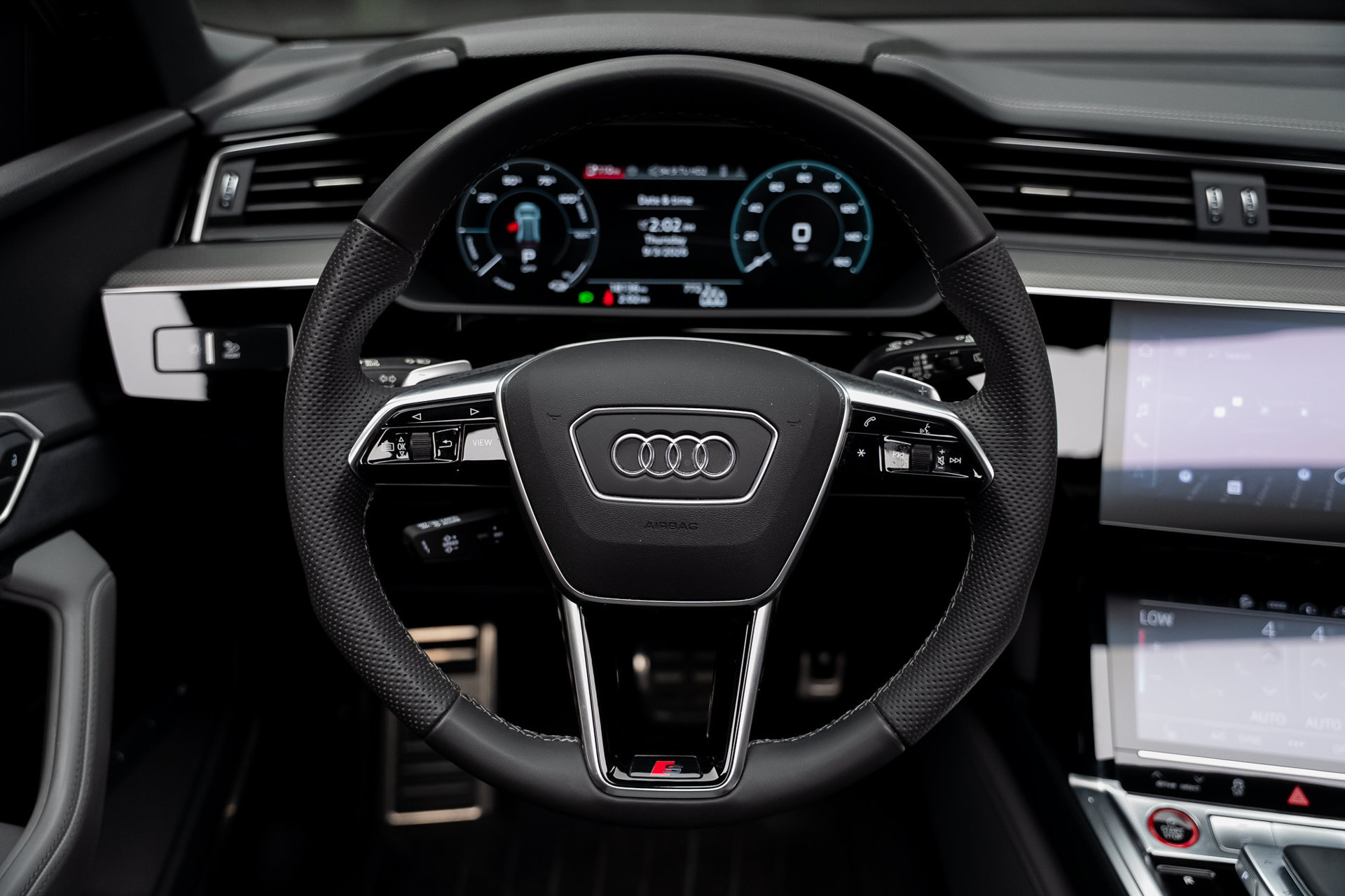 Used 2024 Audi SQ8 e-tron Premium Plus AWD/4WD image 44