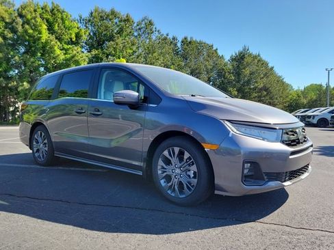 New 2026 Honda Odyssey Touring image 3