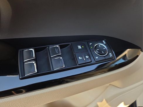 Used 2020 Lexus LX 570 4WD w/ Luxury Package image 15