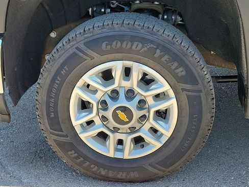 Used 2025 Chevrolet Silverado 2500 LT w/ Convenience Package AWD/4WD image 14