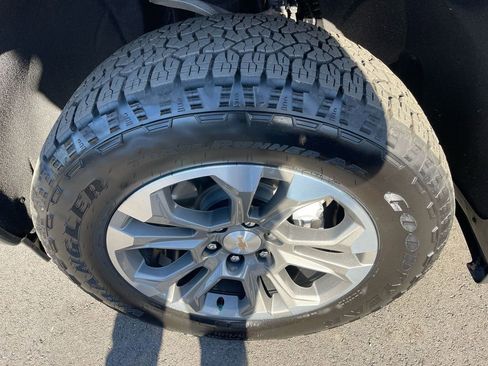 Used 2024 Chevrolet Silverado 1500 High Country w/ Technology Package image 35