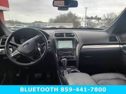 Used 2018 Ford Explorer XLT w/ Equipment Group 202A image 8