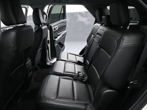 Certified 2023 Ford Explorer XLT w/ Equipment Group 202A RWD image 19