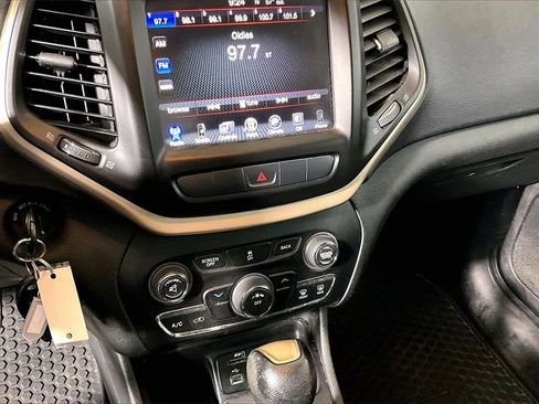 Used 2015 Jeep Cherokee Latitude w/ Cold Weather Group image 24