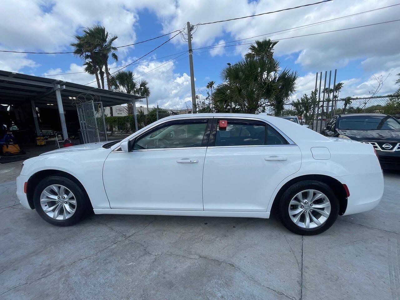 Used 2015 Chrysler 300 Limited RWD image 18