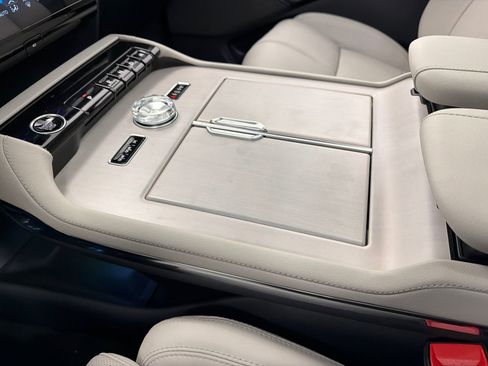 New 2026 Lincoln Navigator Reserve AWD/4WD image 34