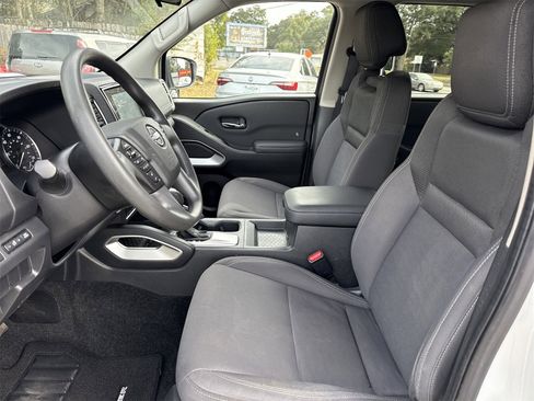 Used 2022 Nissan Frontier SV image 9