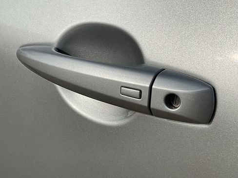 Used 2025 Nissan Rogue SV image 8