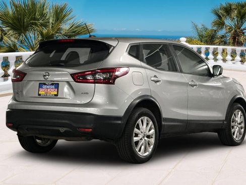 Used 2021 Nissan Rogue Sport S image 4