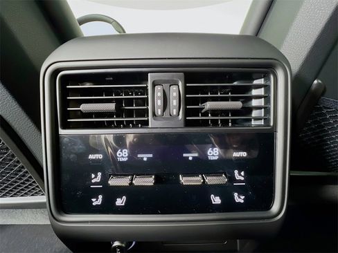 New 2026 Porsche Cayenne Base image 36