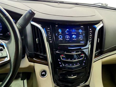 Used 2019 Cadillac Escalade Premium Luxury RWD image 18