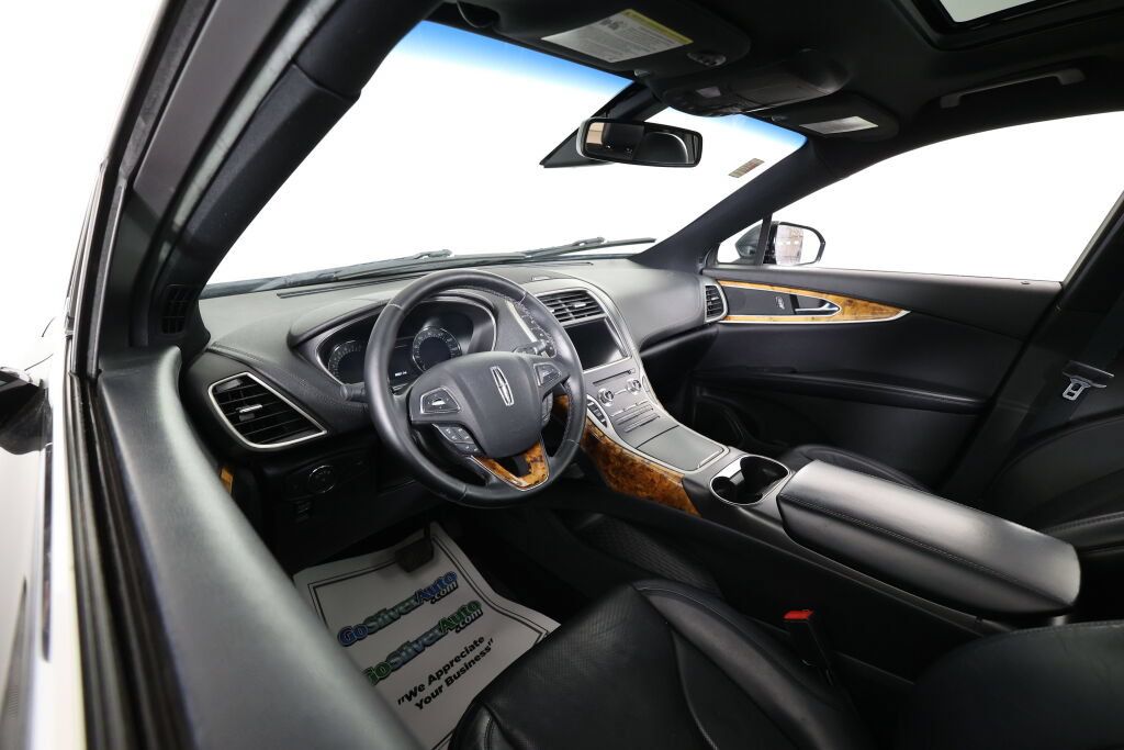 Used 2016 Lincoln MKX Reserve w/ Climate Package FWD image 10