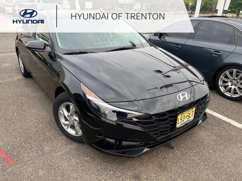 Certified 2023 Hyundai Elantra SE w/ Cargo Package FWD image 1