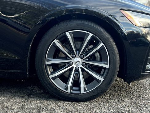 Used 2022 Volvo S60 B5 Momentum w/ Climate Package image 8