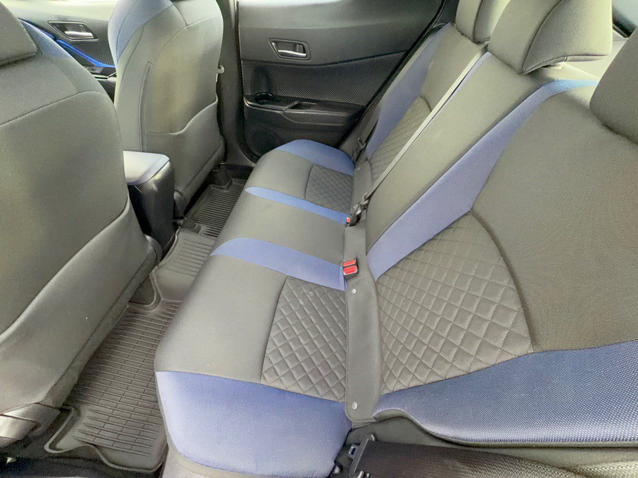 Used 2022 Toyota C-HR XLE FWD image 25