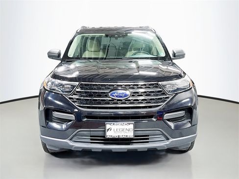 Used 2020 Ford Explorer XLT image 2
