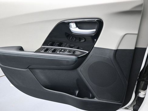 Used 2022 Kia Niro LXS image 22