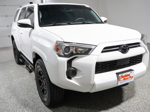 Used 2021 Toyota 4Runner SR5 Premium w/ Moonroof Package AWD/4WD image 5