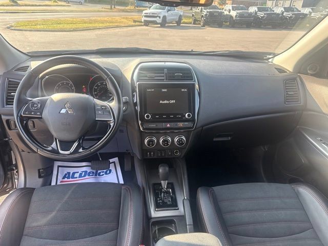 Used 2025 Mitsubishi Outlander Sport SE AWD/4WD image 27
