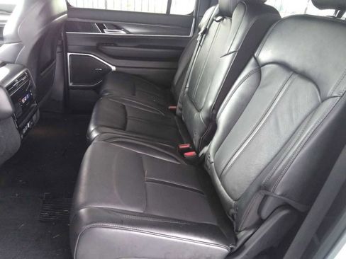 Used 2024 Jeep Wagoneer L Series II image 6