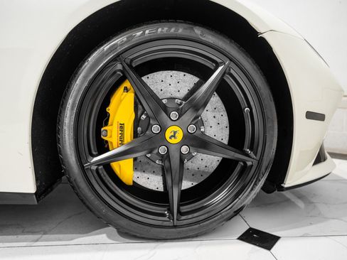 Used 2017 Ferrari F12 Berlinetta RWD image 19