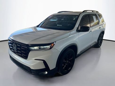 Used 2025 Honda Pilot Black Edition image 3