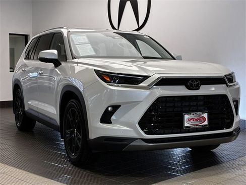 Used 2024 Toyota Grand Highlander Limited image 2