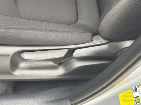 Used 2024 Toyota Corolla Cross LE FWD image 14