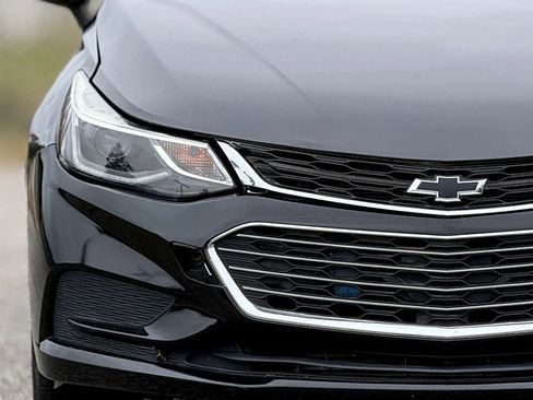Used 2018 Chevrolet Cruze LS FWD image 11