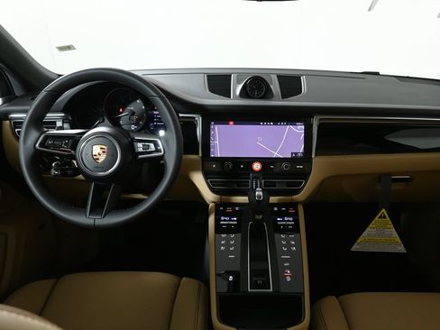 Used 2026 Porsche Macan AWD/4WD image 16